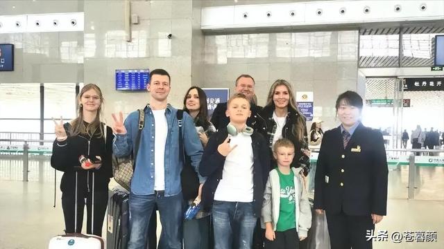 大量美国游客涌入中国，玩了几天后，不吹不黑，中国比美国强多了