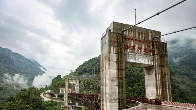 雅鲁藏布江水电站开工：中国建全球最大工程，印巴两国反应不一样