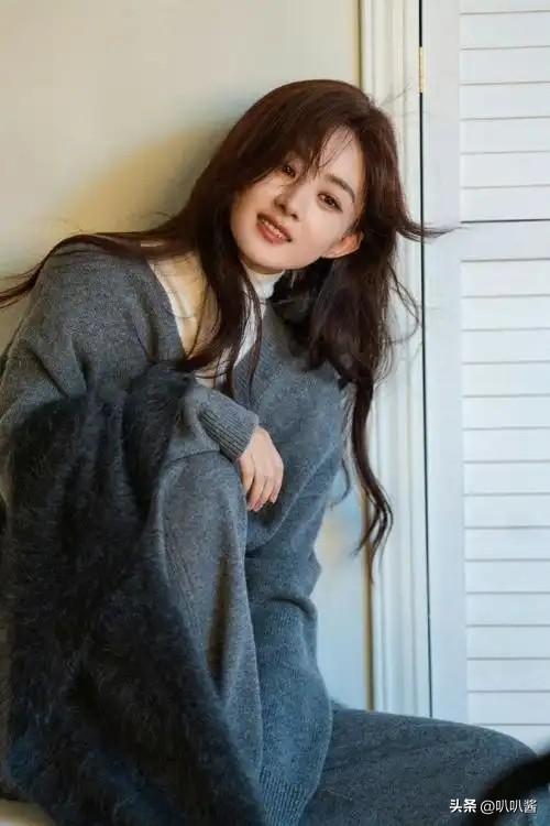 官方发文，高调官宣38岁赵丽颖喜讯，让冯绍峰和整个娱乐圈沉默了