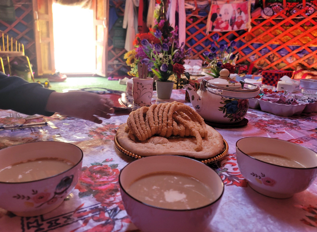 中阿边境村，镇守4000米瓦罕走廊入口，村中小卖部日营业额达千元