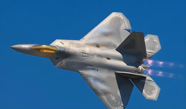 一年8艘盾舰碾压美舰！美国战略收缩，中国的机遇要来了