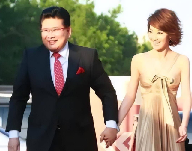 讨好大佬	，陪睡上位，遭央视“开除”，她身上的标签哪个才是真的