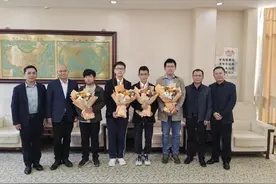 这两位同学破格入围清北强基计划！图片