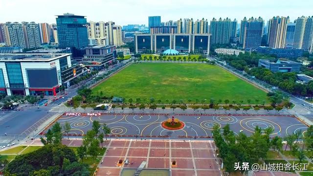 成都扩张“吞并”的郊区,地势平坦全域无山丘,为何被称为睡城?
