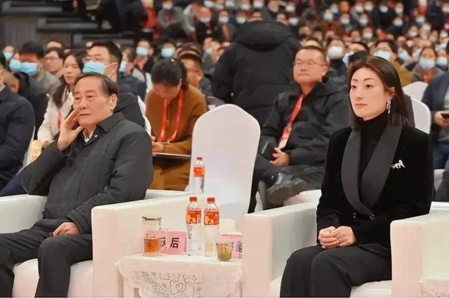 大瓜！宗庆后竟有6个私生子，4个生母身份曝光，宗馥莉曾绝食抗议