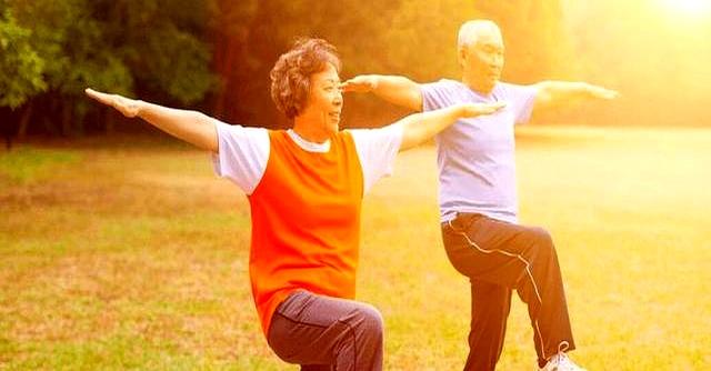 膝关节不好的人注意！医生劝告：这3种运动最伤软骨，尽量避开