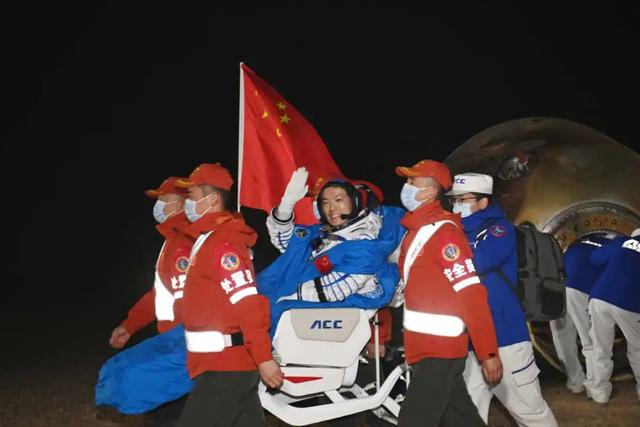 神舟二十一号发射!神舟二十即将返航,神舟二十二号为何要待命