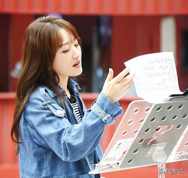 善恶终有报，54岁不婚不育的杨钰莹，原来早已经上了另一条道路