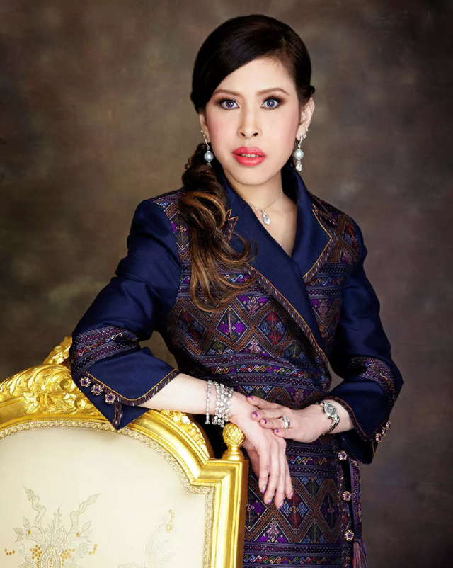 她是国王最宠爱的女儿，却天生丑陋多病，被称为泰国最惨公主