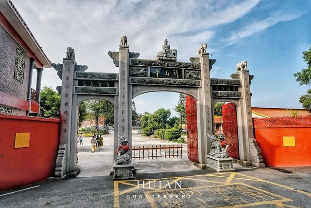来泉州惠安别只去崇武古城！在这座千年古县登科山逛夜市！