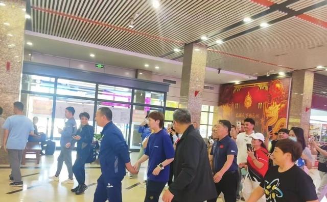 远超任浩！赌上两人的一辈子，他们才是王曼昱人生中第一个贵人！