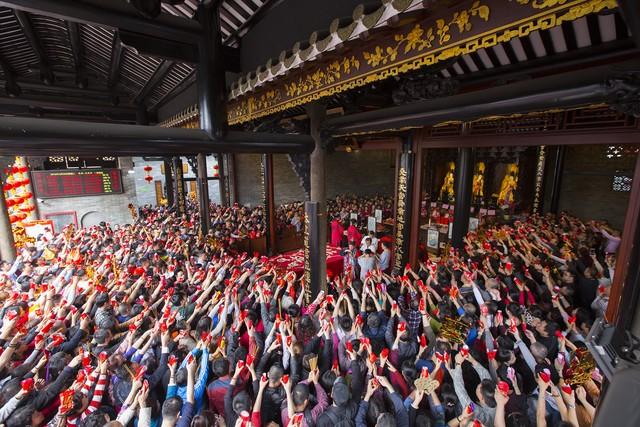 大年初五迎福纳财，东湖梅园激情上演