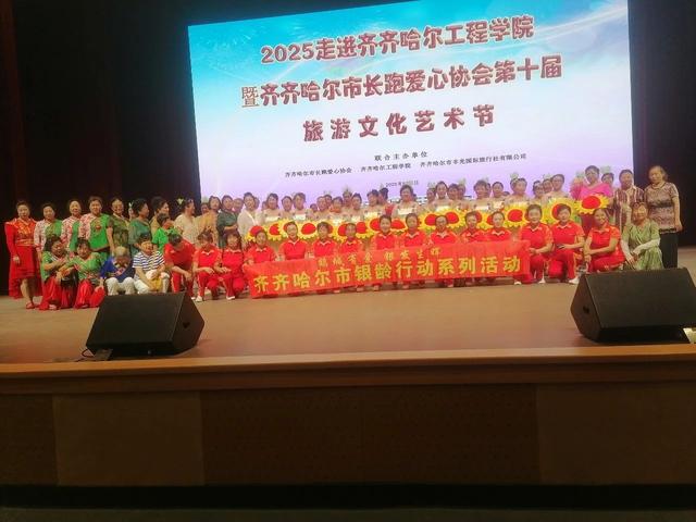 走进校园收获多·旅游文化展风采