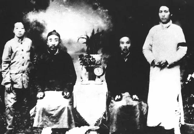 回顾毛主席的一生，其实是一部“逆天改命”史，他的命里早有定数