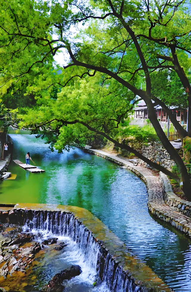 在山东有一片堪比九寨沟的仙境，知名度不高但景色美得一塌糊涂！