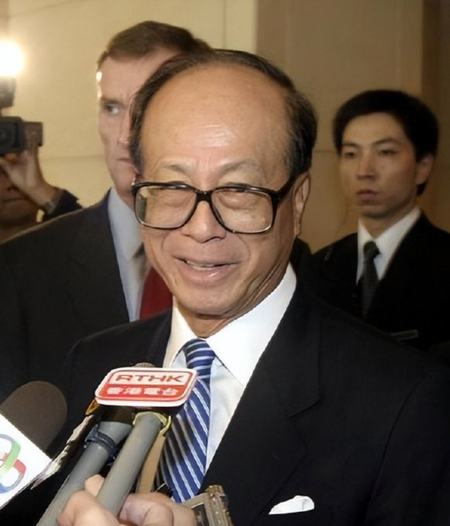 港口事件迎新转机，外交部再表态，看了李泽钜的事情我们想复杂了