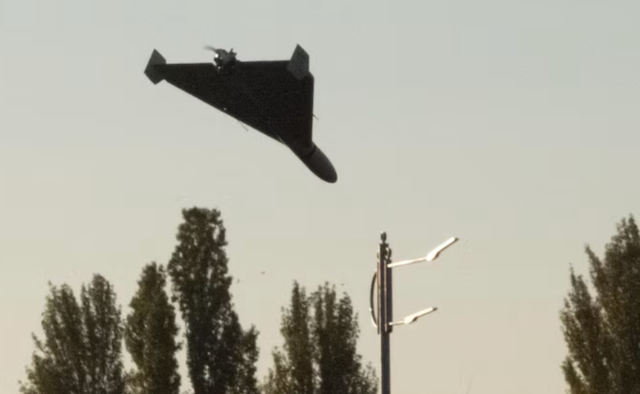 俄军无人机变形，加挂空空导弹验证“二次打击”	，反杀乌军战机