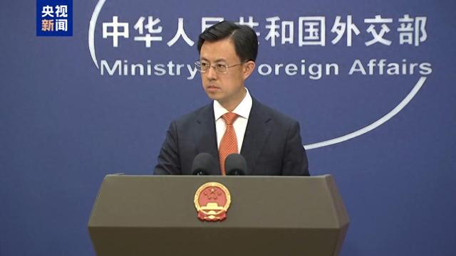 美国搞签证霸权！天价费引混乱，中国一个动作彰显格局
