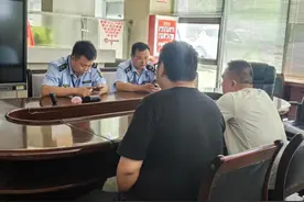 包车牌被锁定仍在路上行驶 驾驶员违法被罚1000元图片