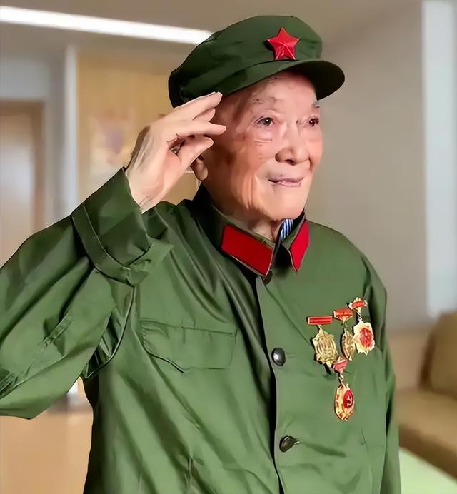 最小红军被质疑，毛主席问怎么证明你参加过长征？他：我大舅贺龙