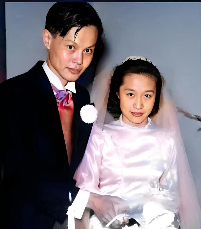 2021年	，99岁杨振宁与72岁岳母罕见出镜，头发黑了，翁帆有些发福
