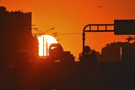 今日春分，北京一轮红日从东方冉冉升起图片