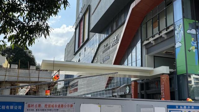 南宁闷声不响的搭建了一座人行天桥，住附近的人幸福了！