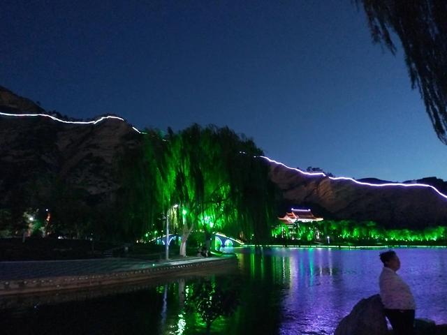 夜色中的水上公园