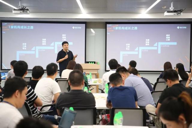 钱包不紧、就业不卷，中国经济即将回暖，普通人咋抓住新赚钱机会