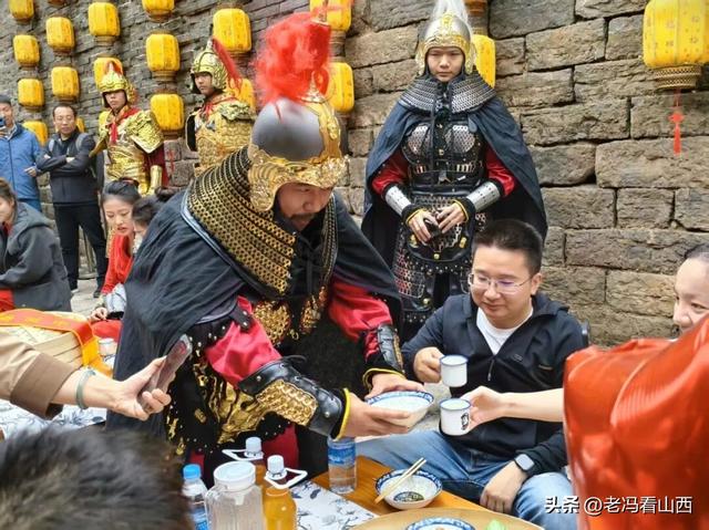 有雨？别急！山西介休 张壁古堡照样带你邂逅山河红韵！