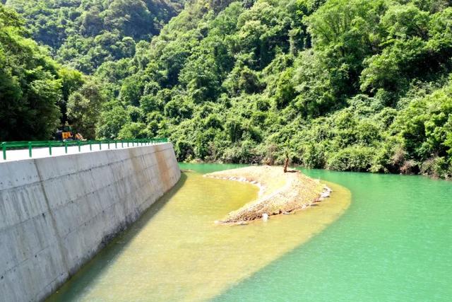 逃离高温，在月亮峡过一场25℃的盛夏!
