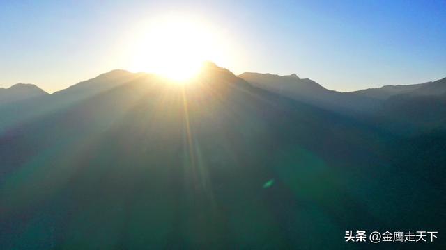 皖鄂之巅迎远客 山水红韵架桥梁——东北旅行商媒体走进天堂寨考察