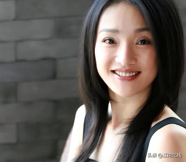 钱再多有什么用？50岁周迅的现状，给所有中年女性提了个醒
