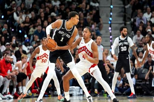 完胜！文班24+15+4，巴雷特25+2+2，新霸主诞生，西部格局巨变