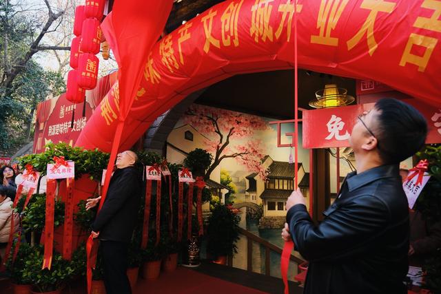 荆源楚味特产文创城盛大开业 打造武汉文旅消费新地标