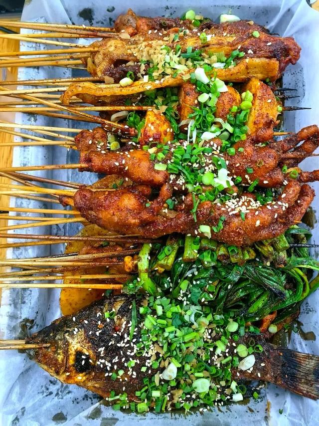 黄了！彩了！1h刹拢成都最近赏秋地，徒步拿奖牌、邂逅古寺银杏！老街美食好吃惨！