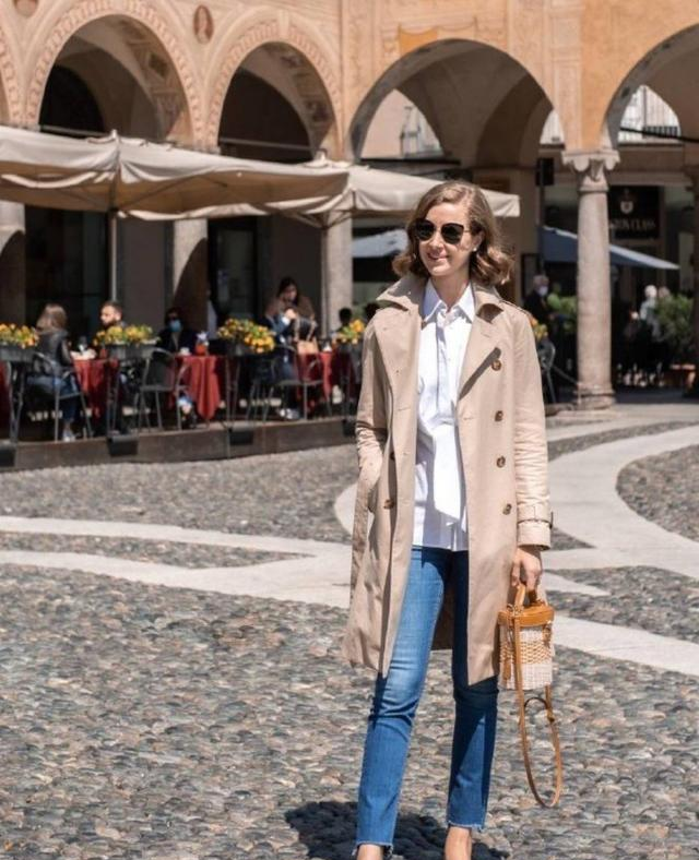 被这位博主穿搭惊艳，人过中年穿衣不花哨	，基础款穿出英伦腔调