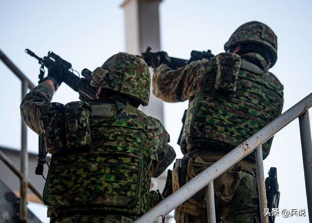 高市为何“服软但不撤回言论”？日本前驻华大使：敢撤我们就完了