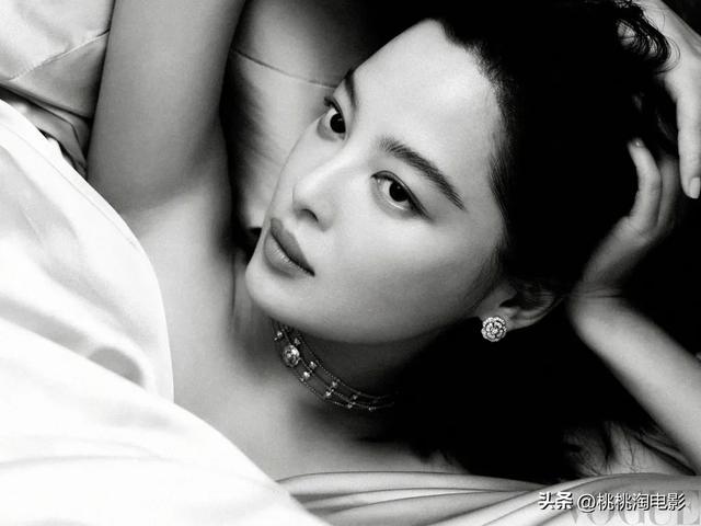影后辛芷蕾《VOGUE》银十封面大片，达成五大女刊二轮满贯