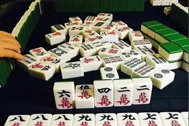 麻将桌上这个动作最致命！老输家都栽在这“顺手一丢”图片