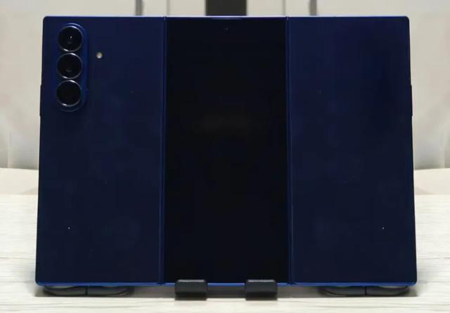 三星Galaxy Z TriFold三折叠现身数据库，发布在即