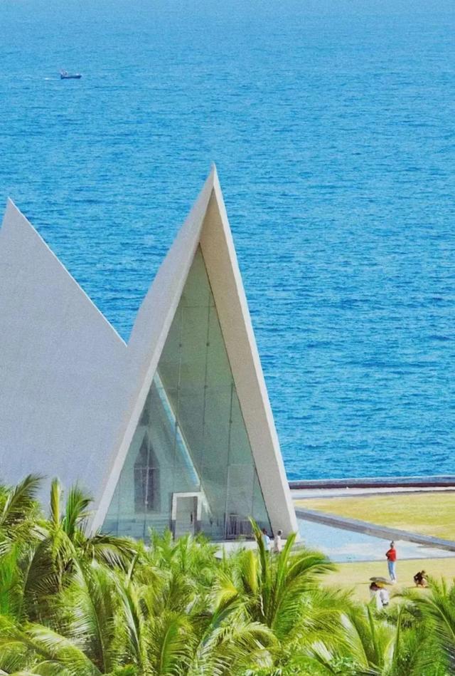 来万宁,连续七天免费看电影!观影+旅游指南→