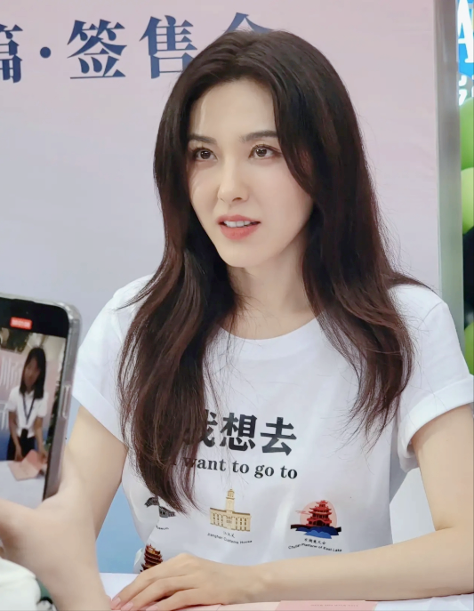 两百年难遇的美人，从不争名夺利！48岁至今单身
