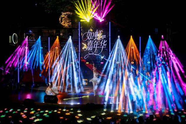 八天“奇遇”燃动“双节”！2025如虹嘉年华圆满收官
