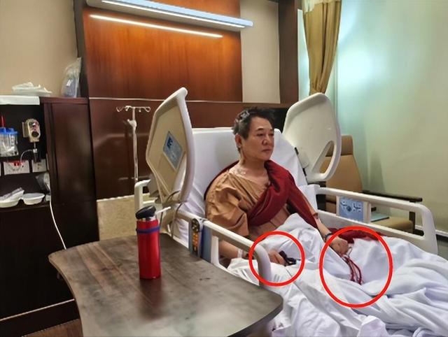 62岁李连杰回应噩耗，手术过程佛珠不离手，聊天记录透露更多细节