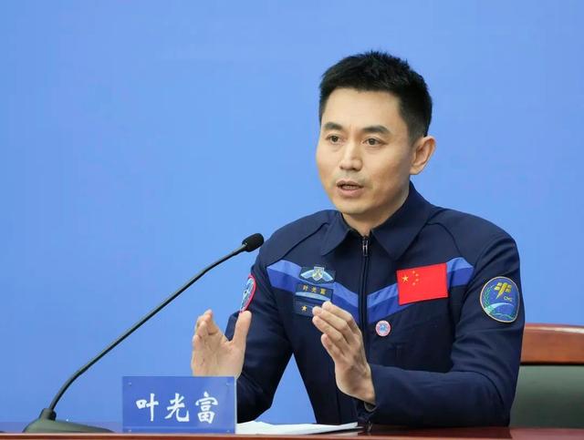 好消息！中国载人登月训练将开启，航天员有叶光富？有指向趋势