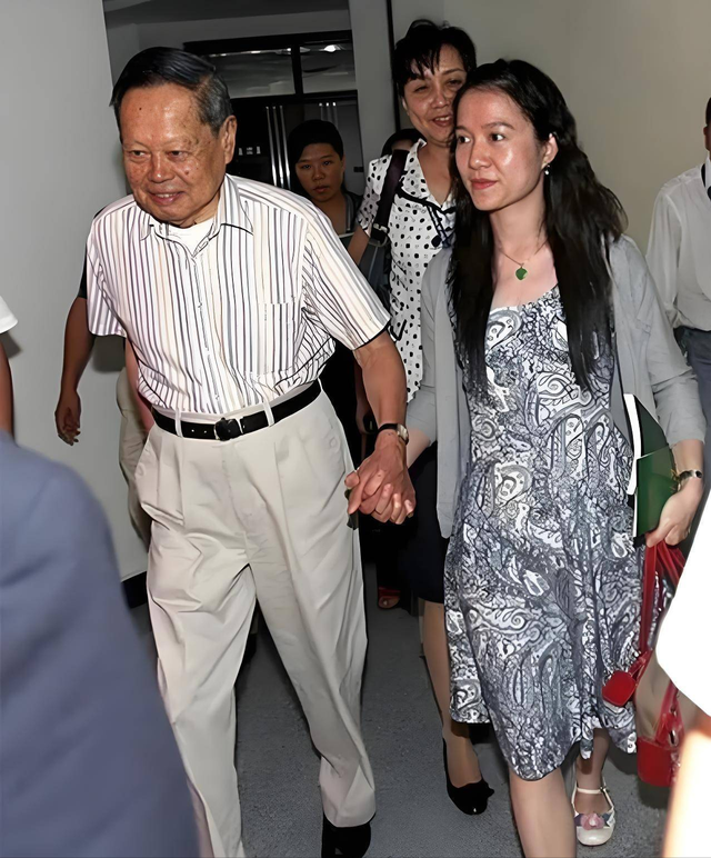 杨振宁走了，伴随在他身上的3个疑问，也该解开了