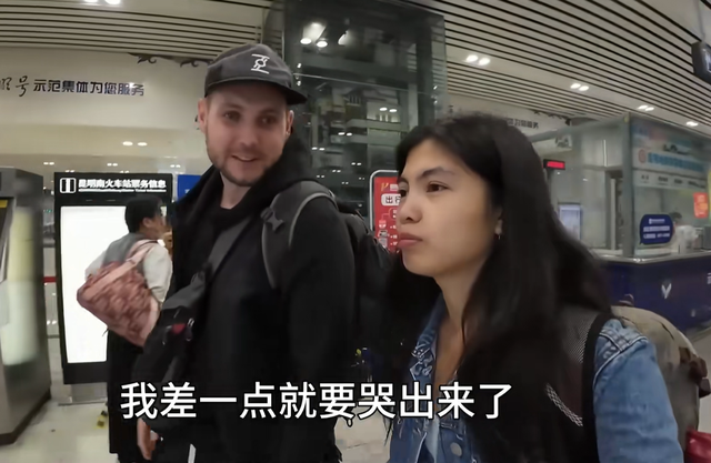 爱尔兰情侣带着偏见来中国旅游，结果不到二十四小时就被打脸三次