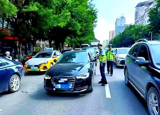 新的查车方式来临！交警不看你的驾驶证、行驶证