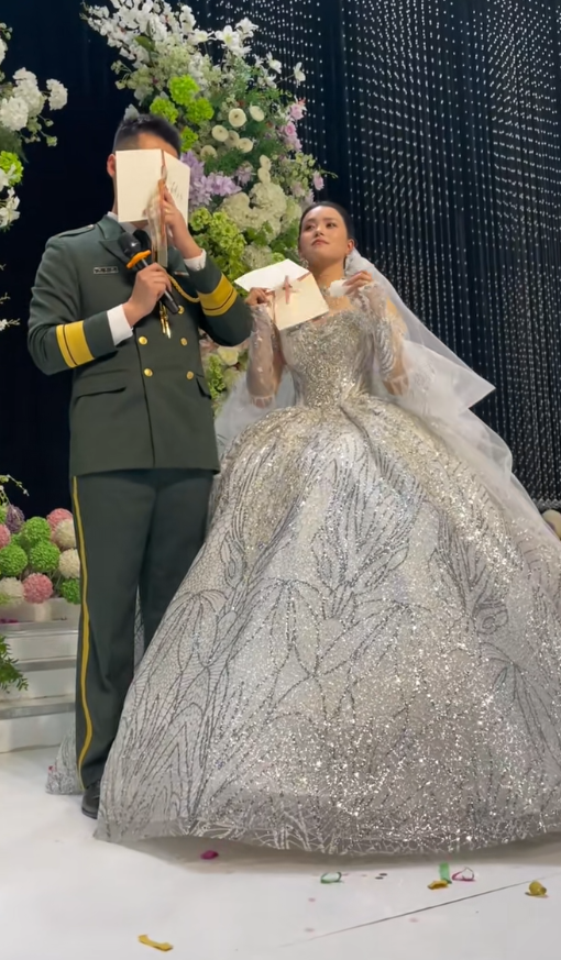 最帅升旗手张自轩大婚不到24小时，荒唐一幕出现，新娘受无妄之灾